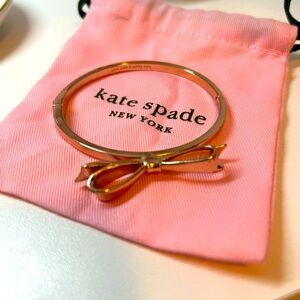 Rose gold bow bracelet